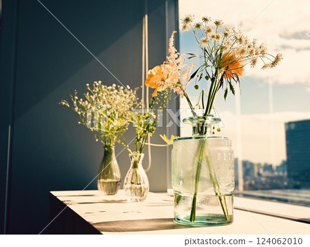 Flowers placed on the window side 124062010
