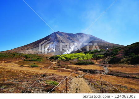 Asahidake and hiking trails in the Daisetsu Mountains, Hokkaido 124062302