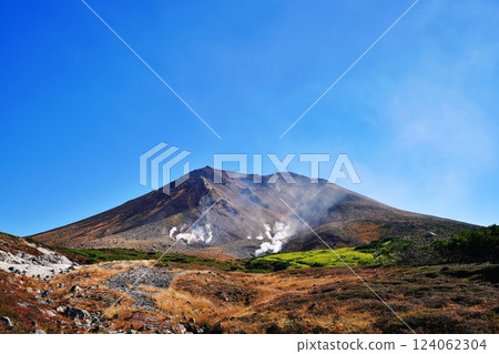 Asahidake and hiking trails in the Daisetsu Mountains, Hokkaido 124062304