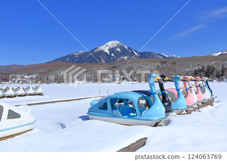 三月的白樺湖和蓼科山 三月的白樺湖和蓼科山 124063769