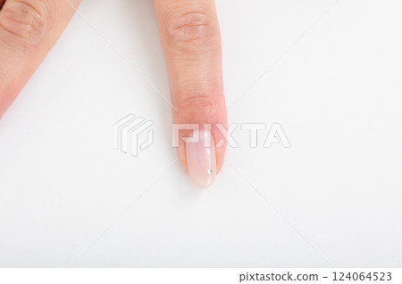 Woman's index finger 124064523