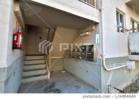 危舊公房將拆除；搬遷後房屋被廢棄 124064640