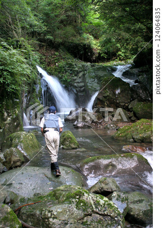 Fly fishing at the source of the Nishina River in Nishiizu Fly fishing at the source of the Nishina River in Nishiizu 124064835