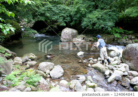 Fly fishing at the source of the Nishina River in Nishiizu 124064841