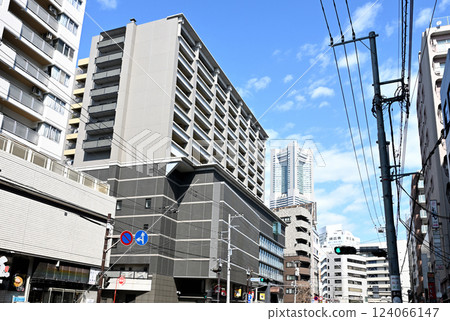 Yokohama Nigiwaiza and Landmark Tower 124066147