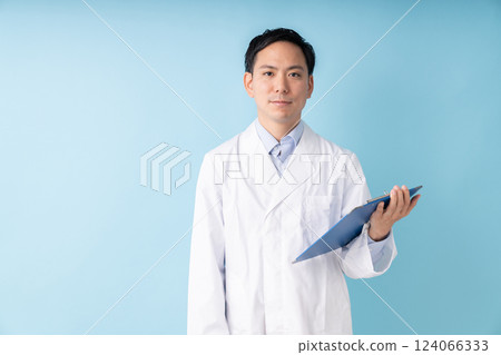 A white coat male 124066333