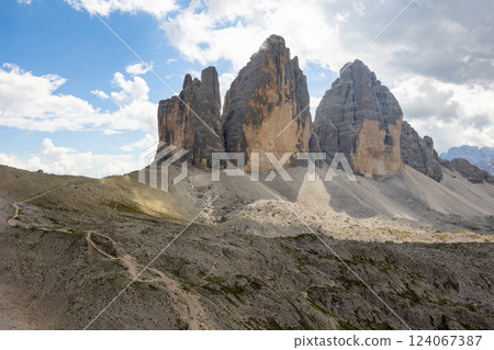 Picturesque view of Three peaks of Lavaredo situated in Italy 124067387