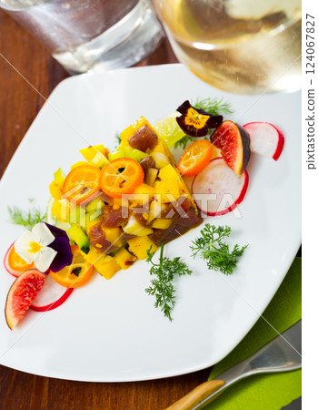 Fresh tuna tartare with avocado and mango 124067827