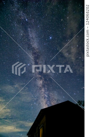 Southern Alps, Senmaigoya Hut and the Summer Milky Way 124068202