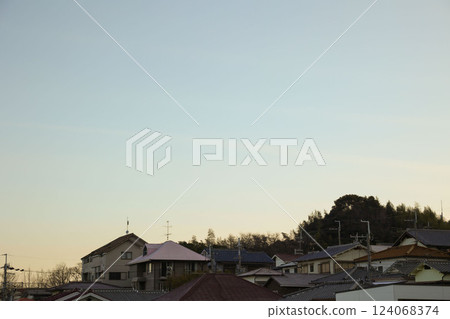 藍色和橙色的天空 124068374