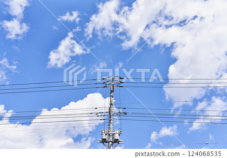 Power lines in the city 124068535