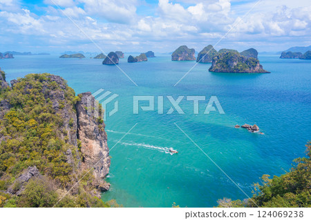 Aerial view from the koh Hong Island viewpoint, a part of Muko Hong, Than Bok Khorani National Park at Krabi, Thailand. Landmark and popular for tourists attractions 124069238