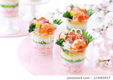 Spring celebration cup sushi, cherry blossom viewing seafood cup sushi, cherry blossom viewing cup sushi Spring celebration cup sushi, cherry blossom viewing seafood cup sushi, cherry blossom viewing cup sushi 124069457