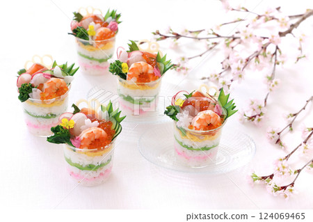 Spring celebration cup sushi, cherry blossom viewing seafood cup sushi, cherry blossom viewing cup sushi Spring celebration cup sushi, cherry blossom viewing seafood cup sushi, cherry blossom viewing cup sushi 124069465