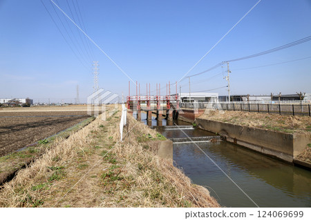 埼玉縣久喜市北中曾根町小田堰 埼玉縣久喜市北中曾根町小田堰 124069699