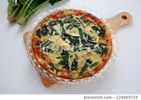 Spinach and bacon quiche Spinach and bacon quiche 124069729