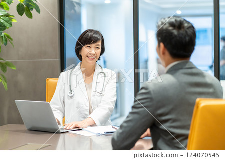 Female doctor to see 124070545