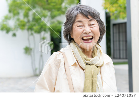 Senior woman traveling Senior woman traveling 124071057