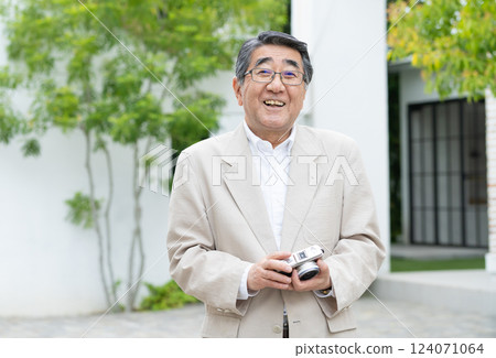 Senior male with camera 124071064