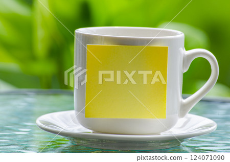 White cup with empty sticky notepad. Copy space concept. White cup with empty sticky notepad. Copy space concept. 124071090