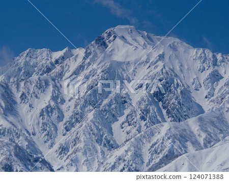 長野縣白馬村五龍山，天空晴朗，白雪皚皚 124071388