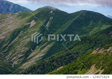 Arakawa hut seen from the climb to Mt. Warazawa in the Southern Alps 124071824