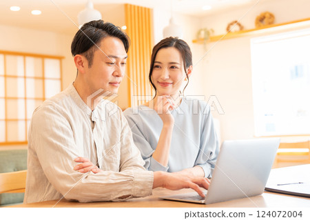 Young couple living room computer Young couple living room computer 124072004