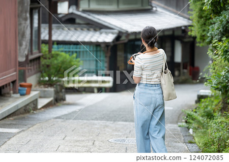 女孩的旅行相機女孩的旅行 124072085