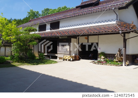 View of the wealthy farmer's mansion in Bihoku Hills Park 124072545