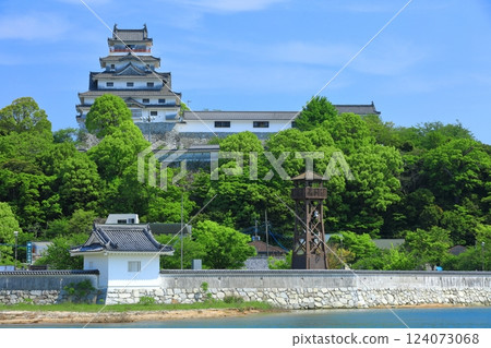 [佐賀縣]天氣晴朗的唐津城樓 124073068
