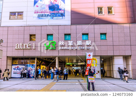 Tokyo cityscape in Japan XEC stock... Akihabara crowded with foreign tourists. Blood donation... Japanese people dressed in masquerade costumes again... = 17th 124073160