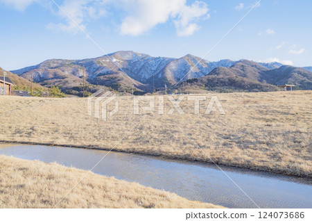 Niigata: Mount Yahiko in winter (Niigata City, Nishikan District) 124073686