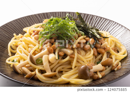 natto pasta 124075885