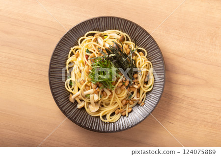 natto pasta 124075889