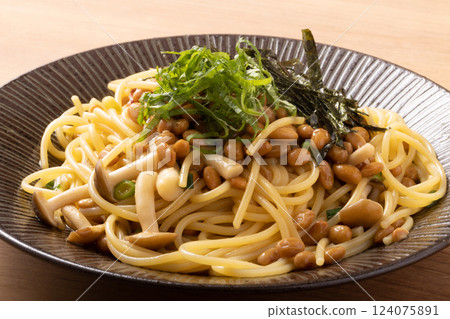 natto pasta 124075891