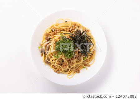 natto pasta 124075892