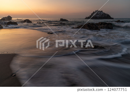 Sunrise and crashing waves Sunrise and crashing waves 124077751