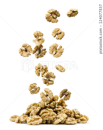 walnuts 124077837