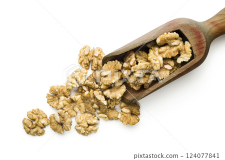 walnuts 124077841
