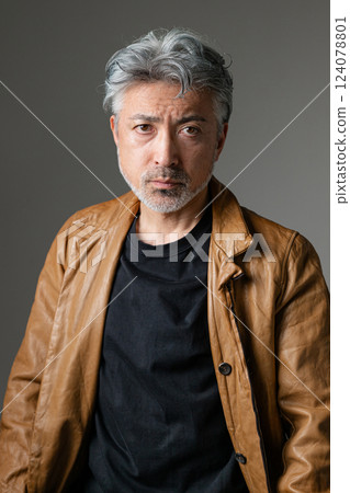 Dandy middle-aged man Dandy middle-aged man 124078801
