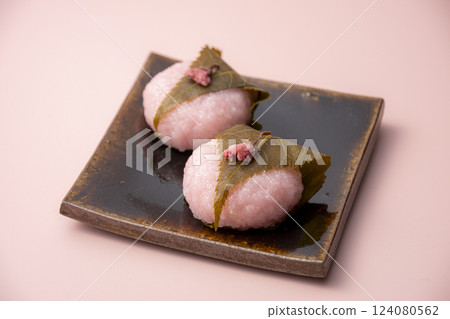 可愛的櫻花色櫻花餅 124080562