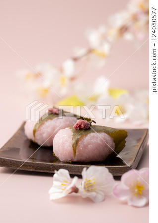 Cute cherry blossom-colored sakura mochi Cute cherry blossom-colored sakura mochi 124080577