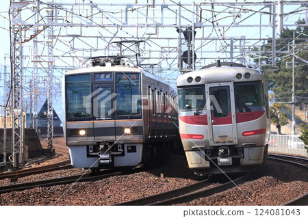 [JR West] 207 Series 2000 and Kiha 189 Series Limited Express "Kani Kani Hamakaze" (JR Kobe Line: Shioya - Suma) 124081043