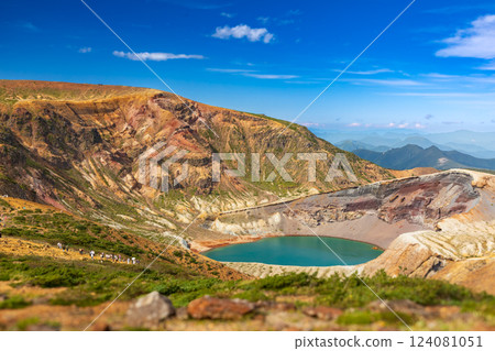 從遠刈山山頂眺望藏王山脈最高峰熊野山和禦釜山 124081051