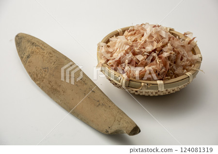 Dried bonito and dried bonito flakes 124081319