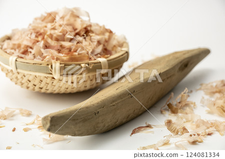 Dried bonito and dried bonito flakes Dried bonito and dried bonito flakes 124081334