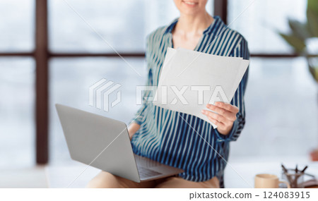 Business Accounting. Unrecognizable Lady Holding Laptop And Documents Sitting In Modern Office. Cropped, Shallow Depth, Selective Focus 124083915