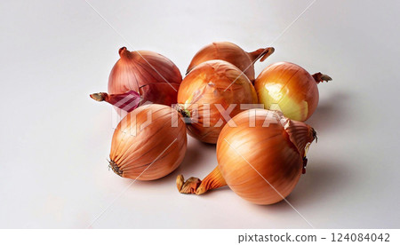 Closeup shot of small onions on the white background 124084042