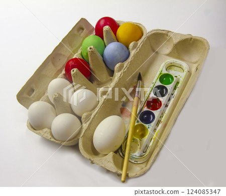 Color chicken eggs for Easter 124085347