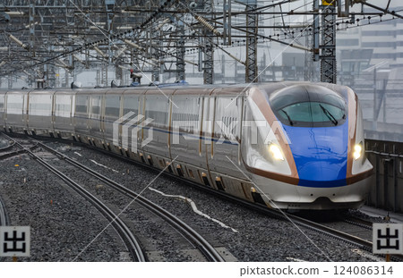 北陸越新幹線E7系列車抵達 124086314
